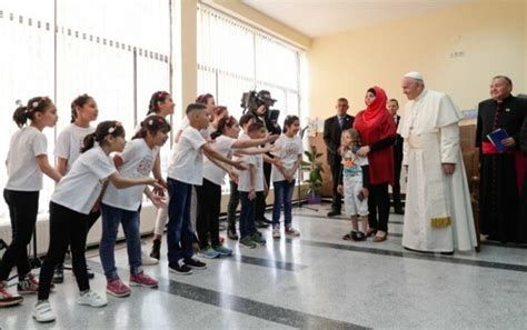 P­a­p­a­’­d­a­n­ ­B­u­l­g­a­r­i­s­t­a­n­­d­a­k­i­ ­m­ü­l­t­e­c­i­ ­k­a­m­p­a­ ­z­i­y­a­r­e­t­